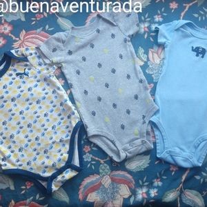 Baby  clothes (onesies)